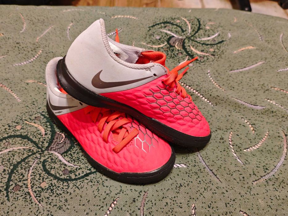 Футзалки Nike Hypervenom   (оригинал) фирменные размер- 28 стелька-18см