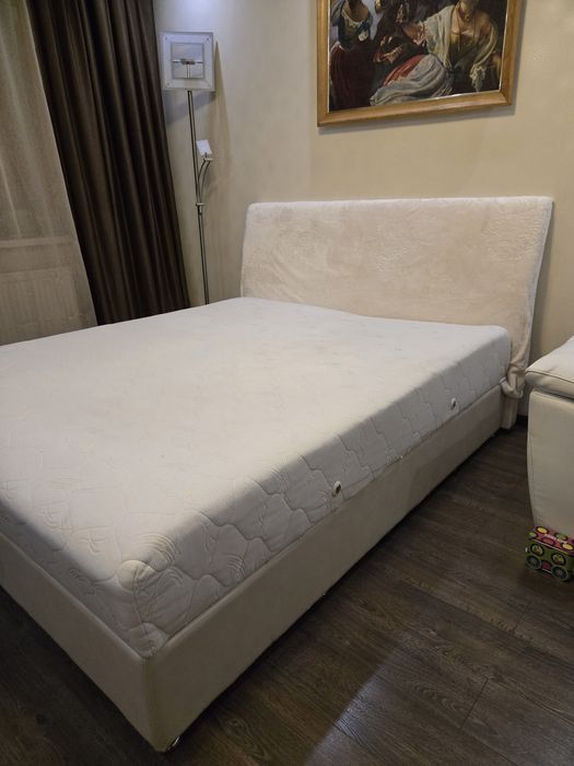 Ліжко двоспальне з матрацом і підйомним механізмом