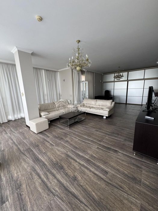 Продам розкішну двоповерхову квартиру в самому центрі міста!