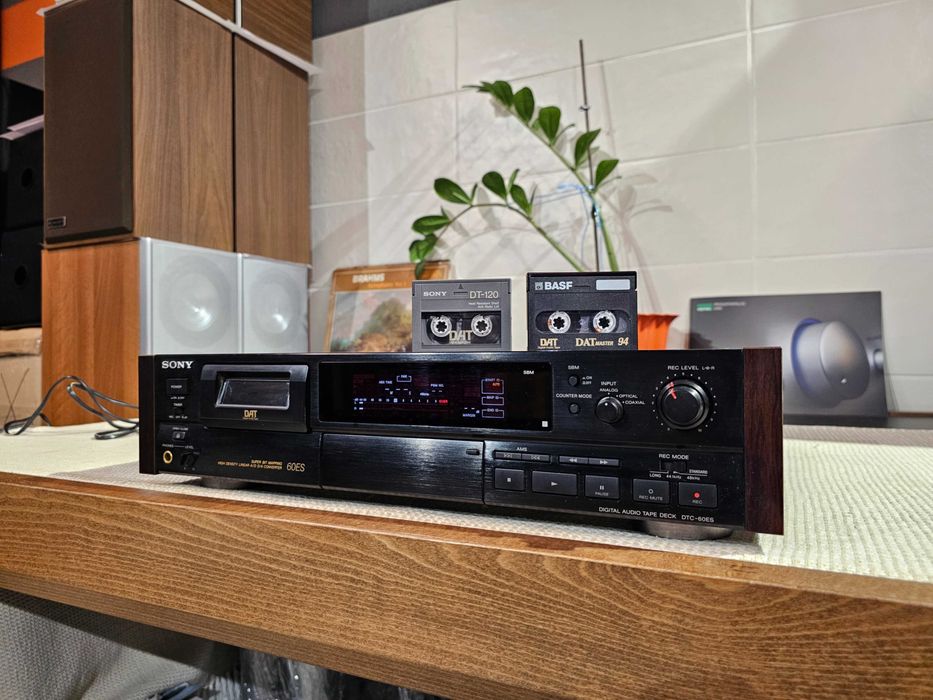 DAT дека Sony DTC-60ES Digital Audio Tape Deck