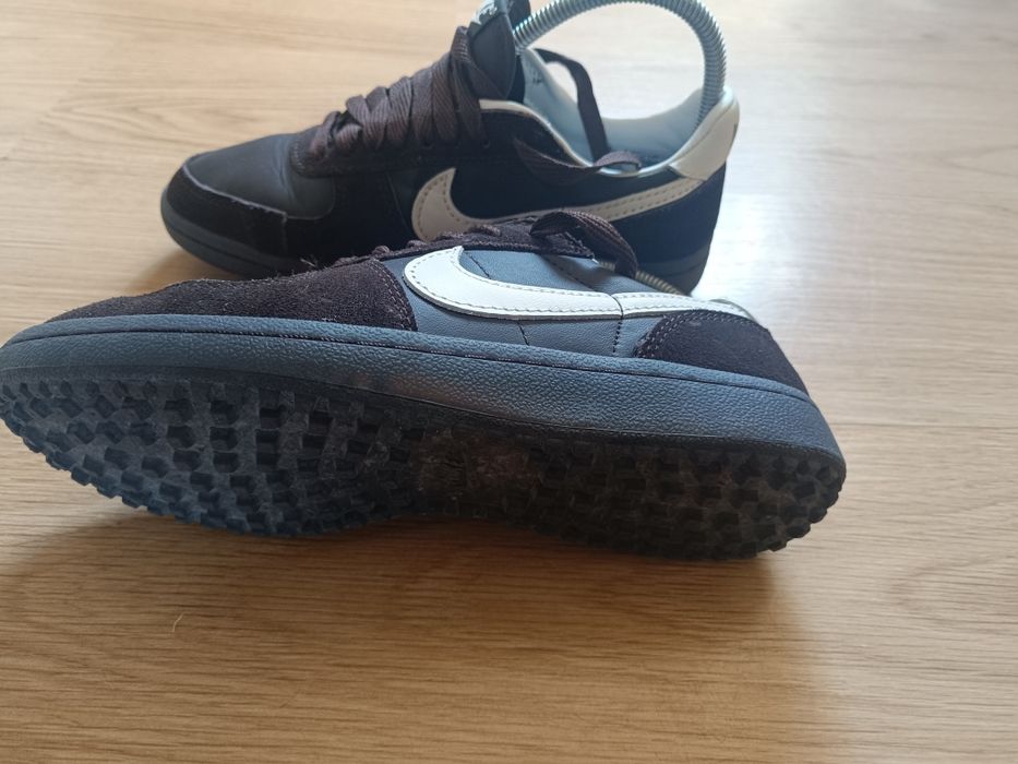 Sapatilha Nike castanha