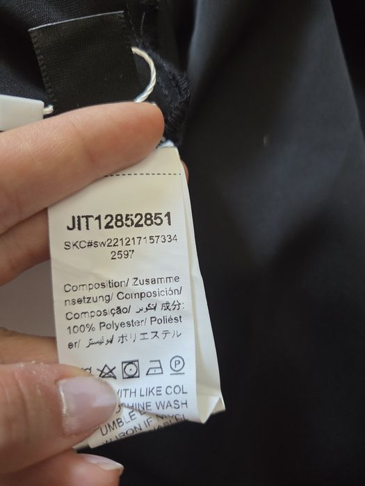 Czarna suknia z peleryną z złotymi elementami XL