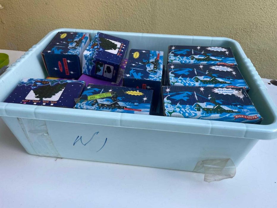 Lote de Luzes de Natal – Novas, 12 Caixas, Total 1.760 Luzes