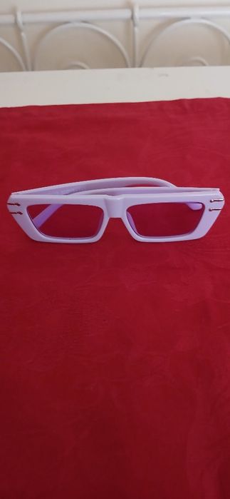 Óculos de sol Moche, novos