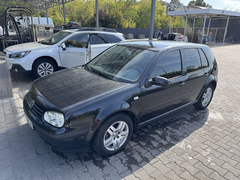 Автомобіль фольцваген гольф 4