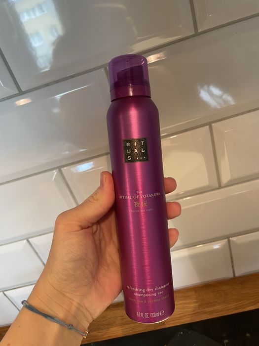 Suchy szampon Rituals Yozakura raz uzyty