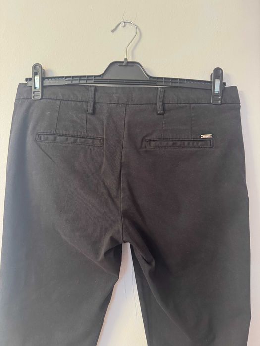 Czarne spodnie chinos LIU JO 31 pasuje na 40/42