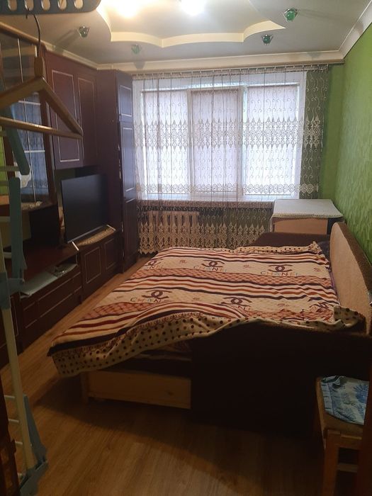 Здається кімната в 2-ох кімнатній секції Цукровий