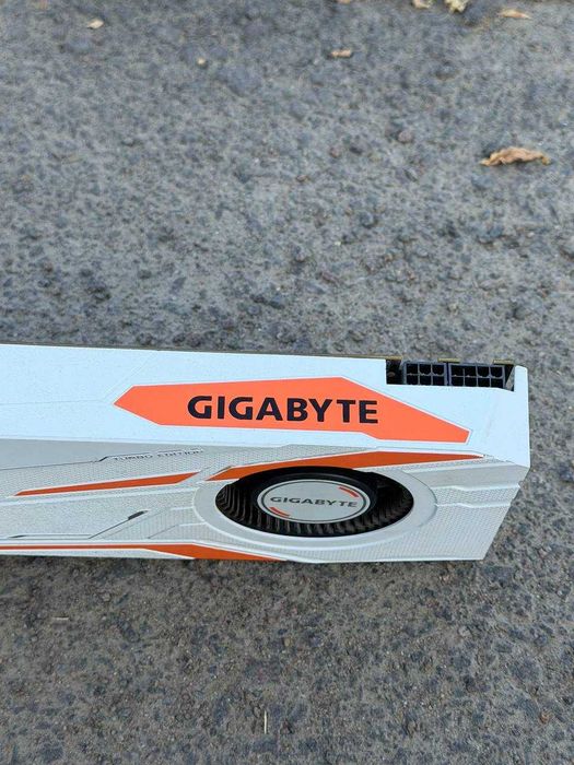 NVIDIA GeForce GTX 1080 Ti 11 ГБ GDDR5X / Виробник Gigabyte