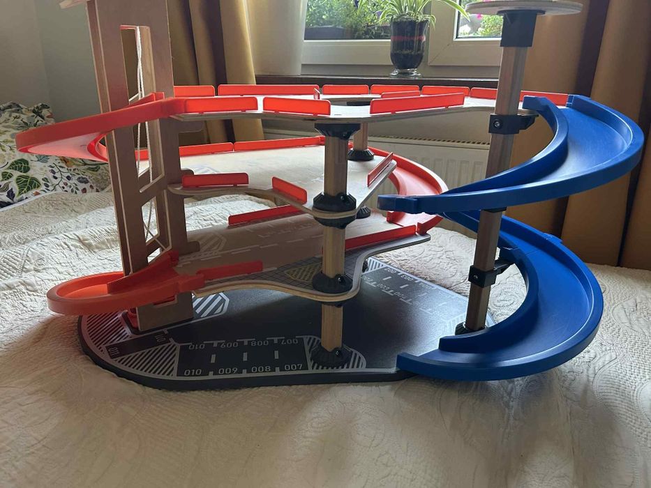 Garaż drewniany trzypoziomowy