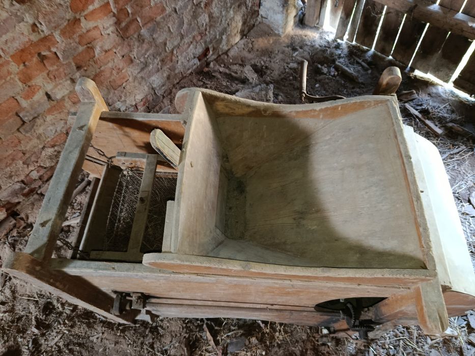 Zabytkowa wialnia młynek do zboża