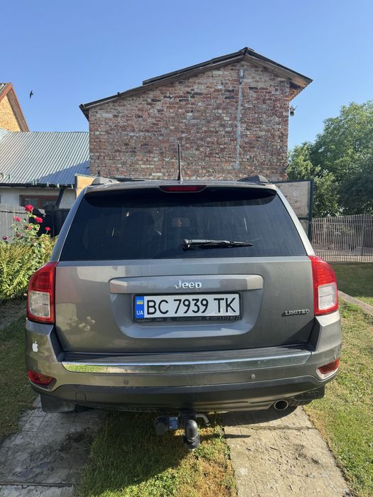 Машина Jeep compass