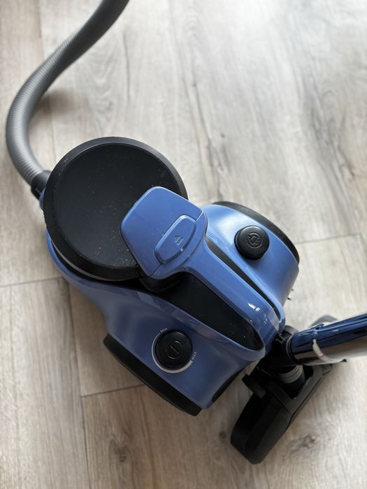 Odkurzacz bezworkowy Electrolux 4 koncowki stan idealny