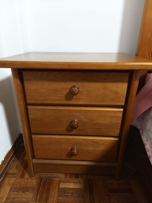 Comoda e mesinhas de cabeceira