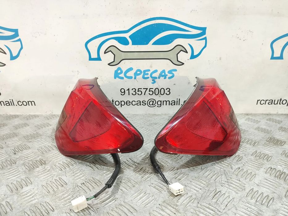 Conjunto Farolins Originais Lexus IS XE20 81551-53240 81551-53241