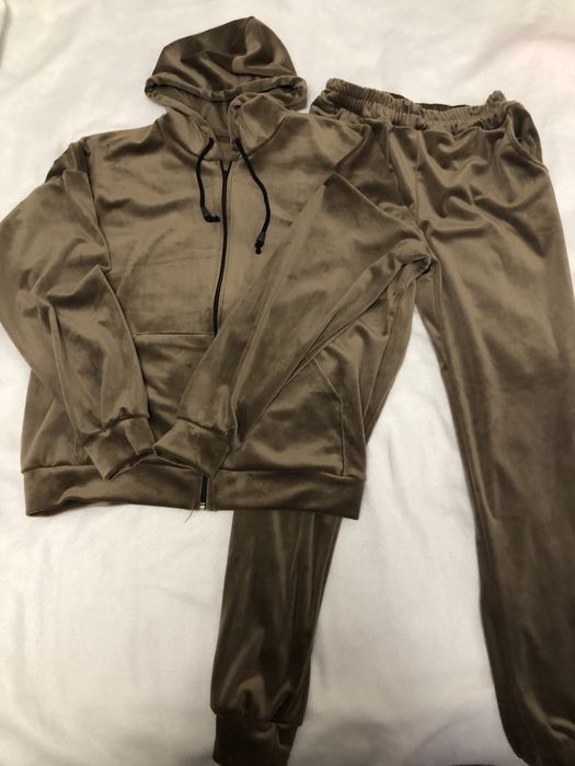 Спортивні костюми велюрові