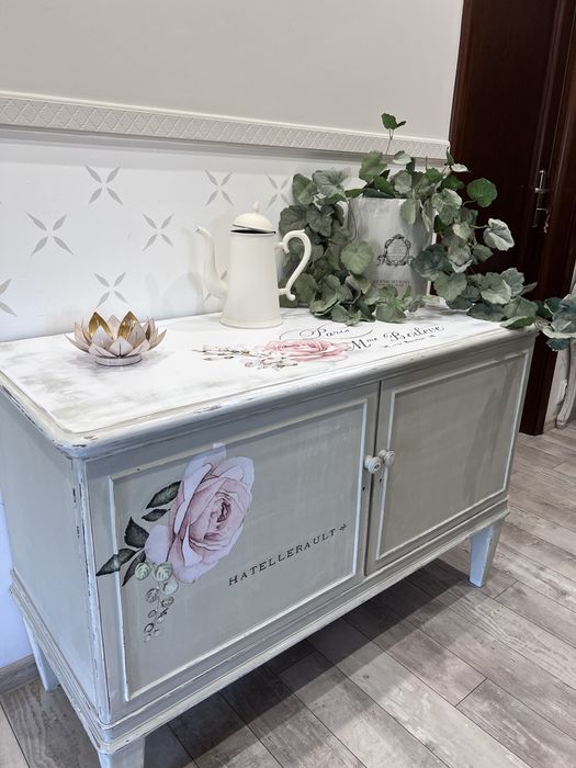 Piękna komoda shabby chic