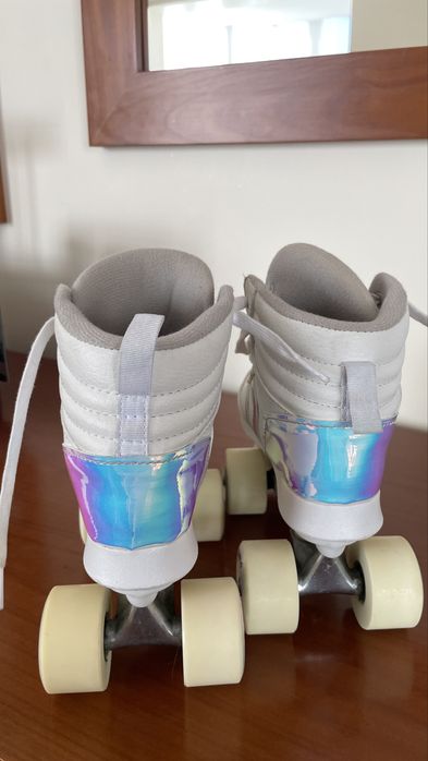 Patins 4 rodas Oxelo Quad 100 brancos holográficos – aprox. Tam. 36