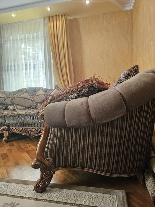 Диван та два крісла