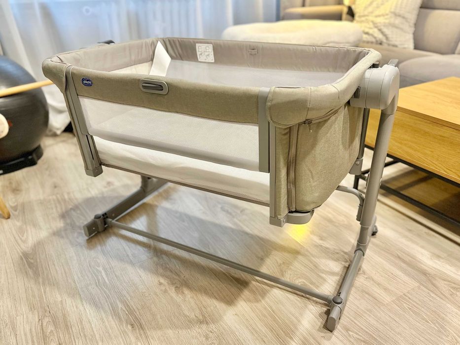 Chicco NEXT2ME MAGIC EVO łóżeczko dostawne. Kolor beżowy/taupe.