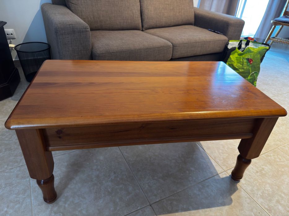 Mesa de centro em Pinho maciço