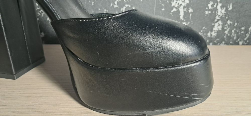 Elegancie buty na obcasie