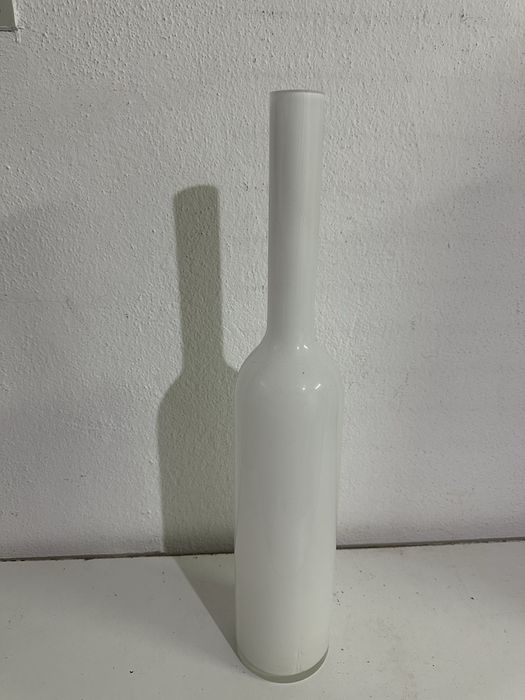 Jarra/Garrafa decorativa de vidro branco - elegante e moderna