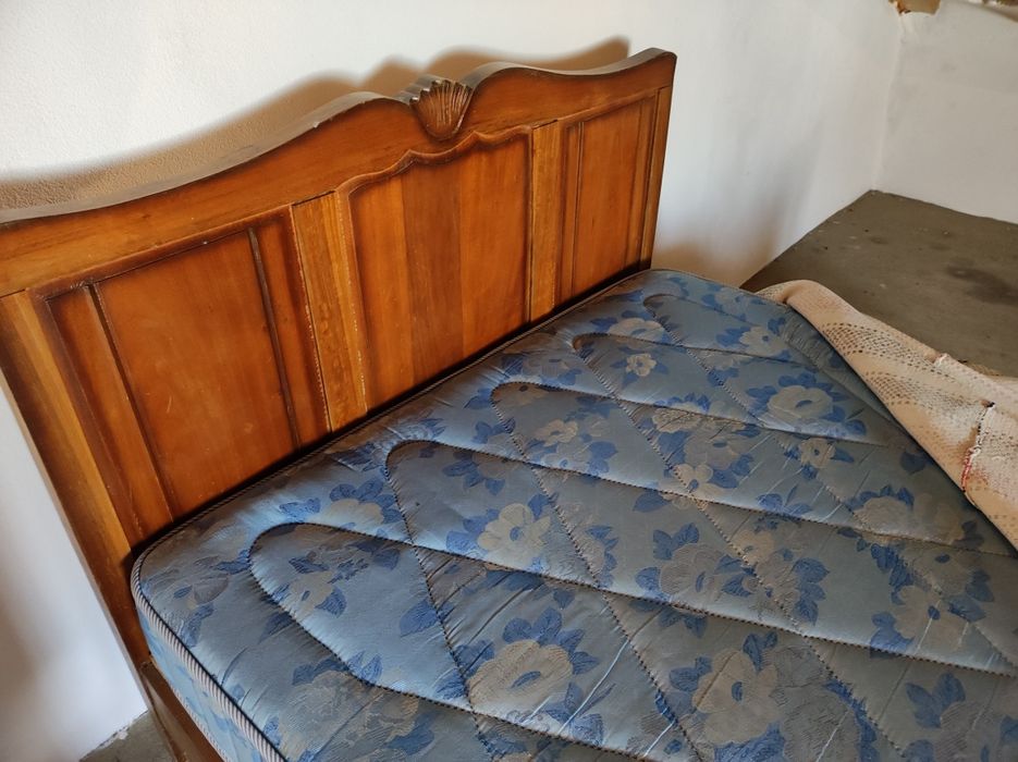 Cama de casal rústica (madeira maciça) + colchão+ estrado