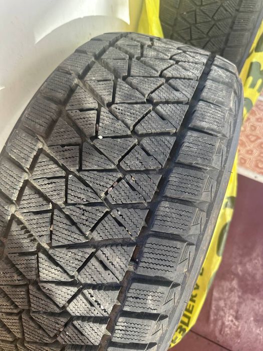 Зимня резина BLIZAK BRIDGSTONE 275/45/R20