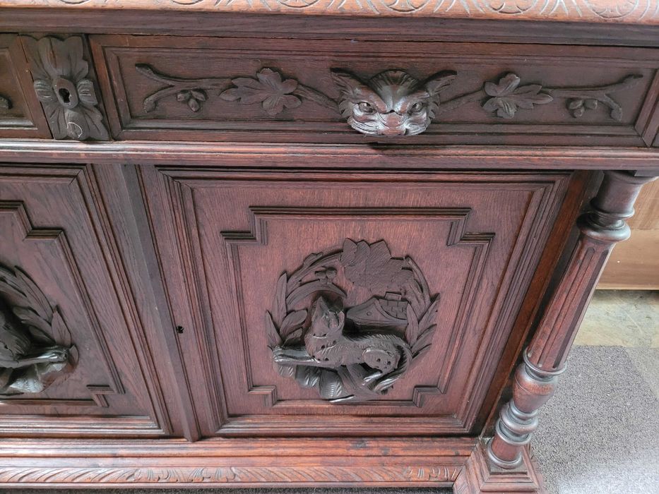 Móvel muito antigo em madeira maciça - Bom estado geral