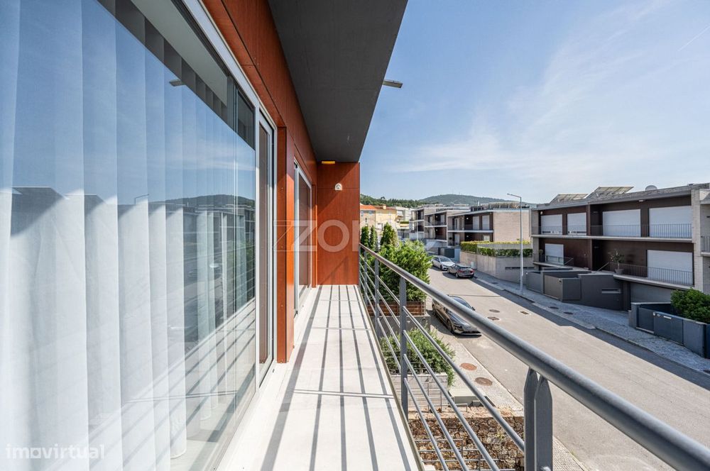 Moradia T4 | 345 m2 Área Bruta | Garagem | Logradouro | Fraião - Br...