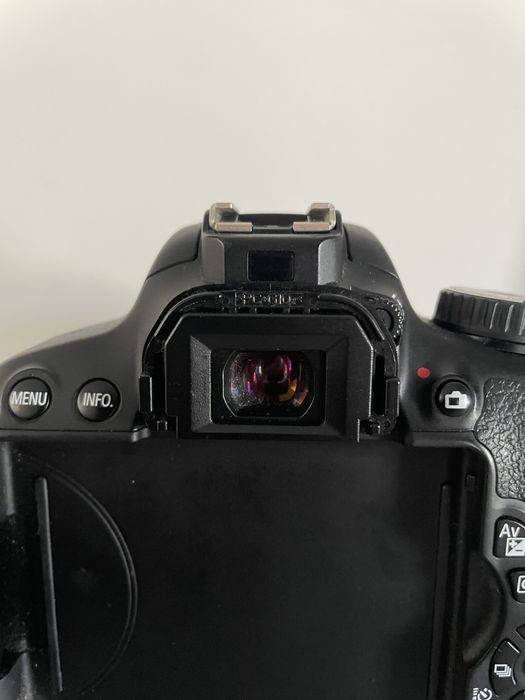 Canon 650D + Lente 18-55mm IS II + Cartão 128GB + 2 Baterias