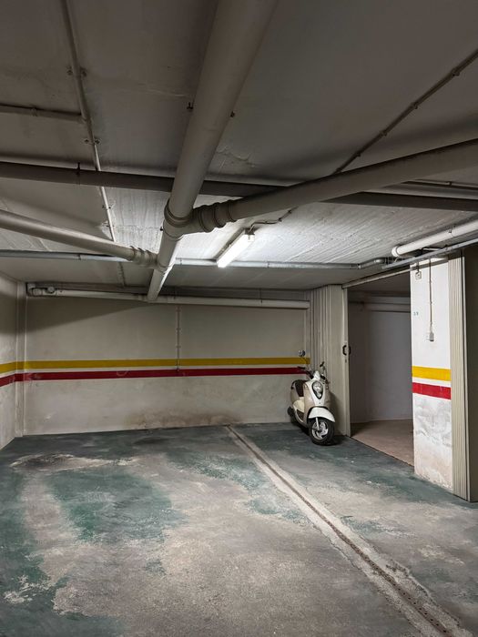 Estacionamento de mota no centro de Setúbal