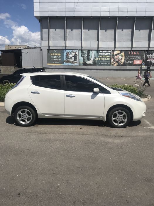 Продам Nissan Leaf
