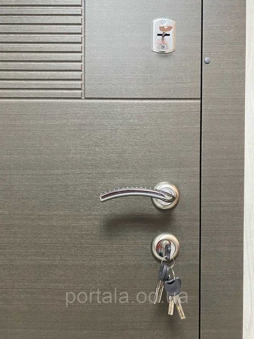Двері вхідні квартирні ТМ Портала Комфорт ― модель Каліфорнія