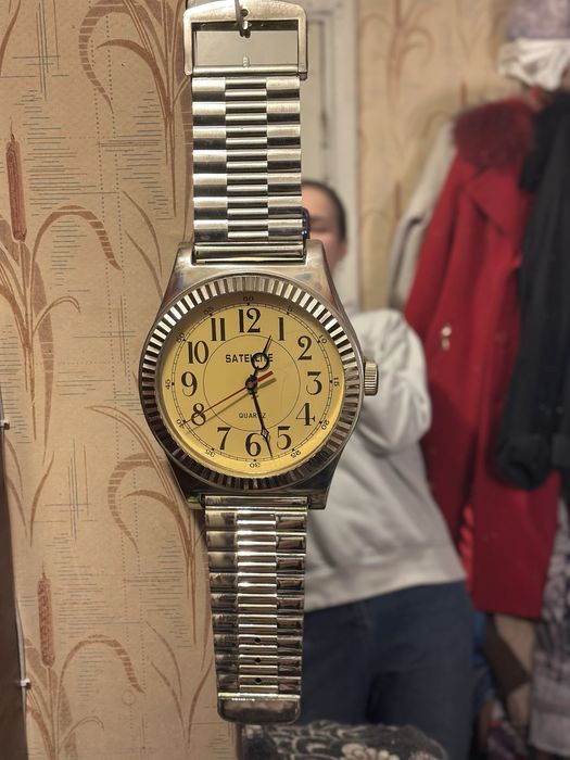 Ретро годинник настінний у стилі наручного годинника