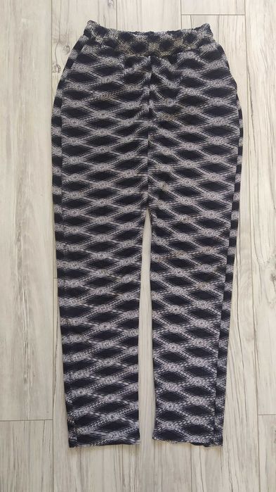 Letnie spodnie legginsy proste wzorzyste czarne białe Szachownica 40 L