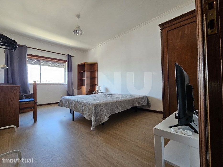 Apartamento T6 - Junto à ESE