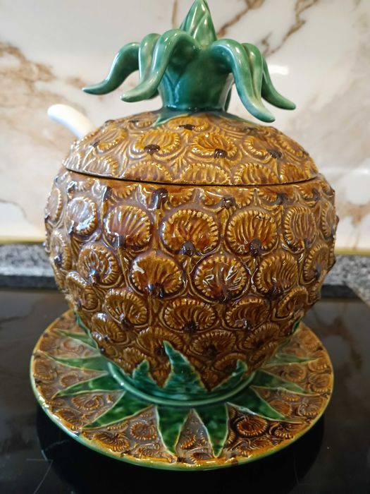 Terrina de sopa antiga