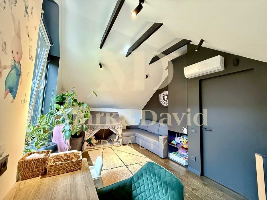 Унікальний будинок з бункером у Віта-Поштова