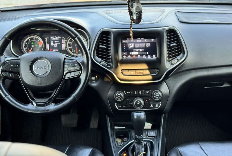 Продам Jeep Cherokee