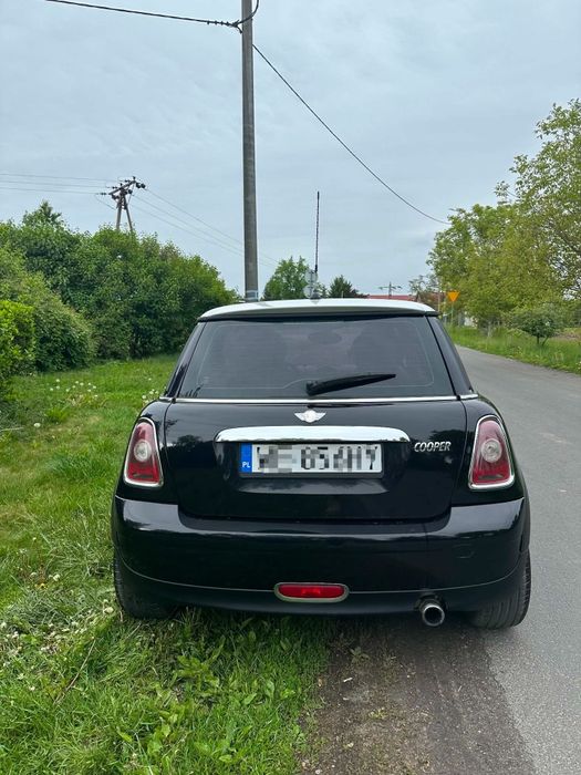 Mini Cooper R56 2009r Czerwone wnętrze