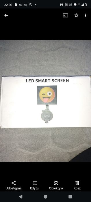 Wyświetlacz LED na tylnym oknie samochodu