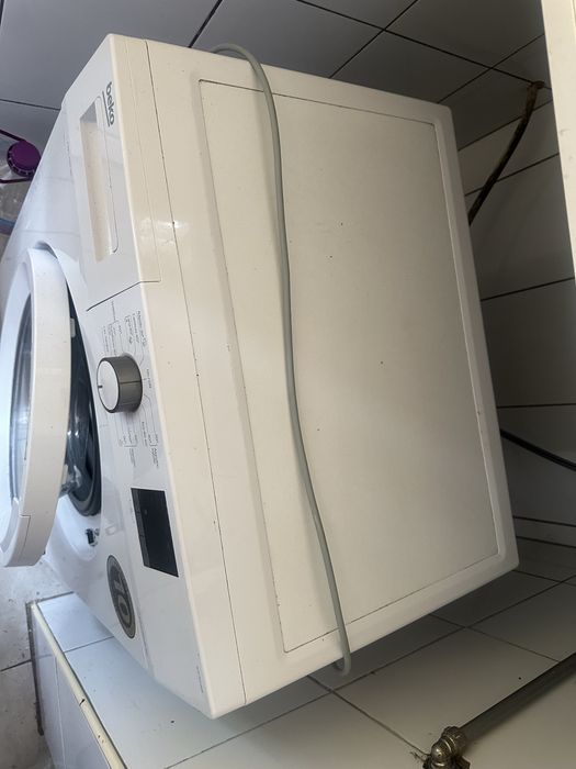 Máquina de lavar roupa como novo e bem estimada.