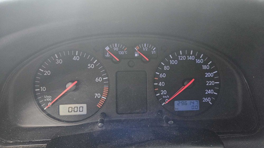 VW Passat 1.6 benzyna 1998 r.