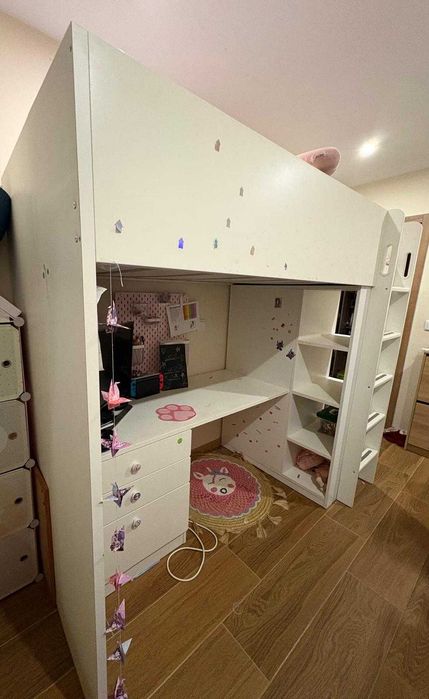 Cama IKEA alta com secretaria e armario