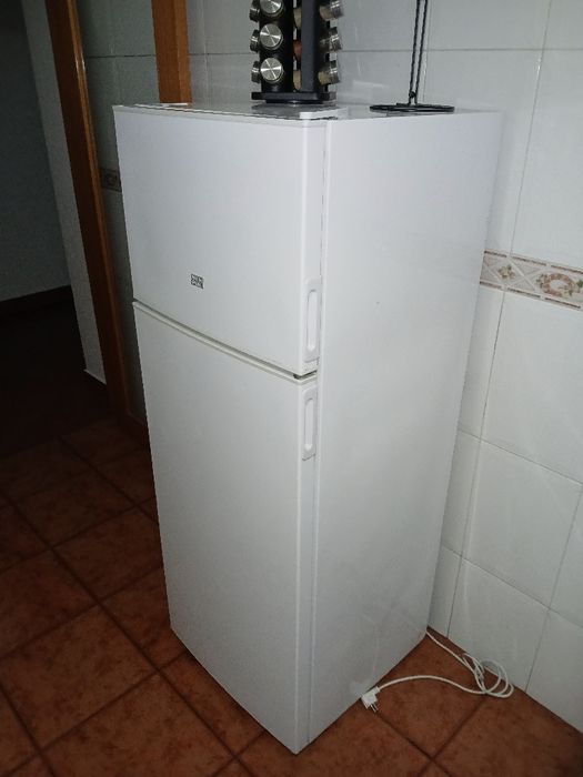 Frigorífico bem conservado