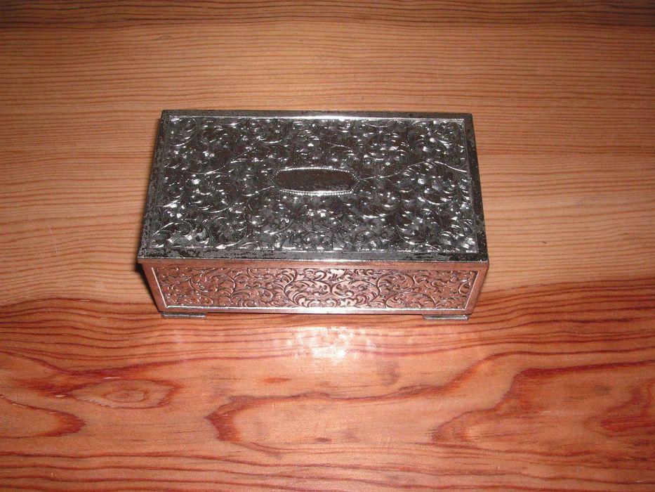 Caixas Guarda Jóias e Porta Isqueiro em estanho