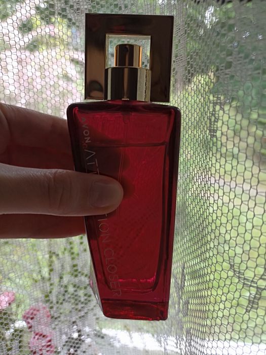 Avon attraction closer truskawka