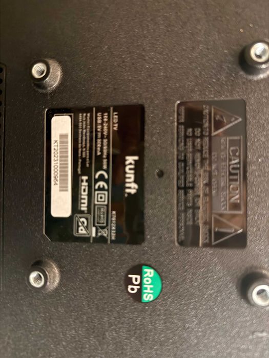 TV LED 32" Kunft com comando e cabos e 2 pés de suporte incluídos. Como nova.